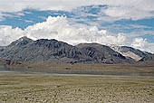 Ladakh - the road from Tso-Kar to Tso-Moriri lake 